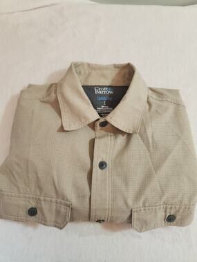 Croft & Barrow Quick Dry Shirt Mens Small Beige Short Sleeve Breathable Beach
